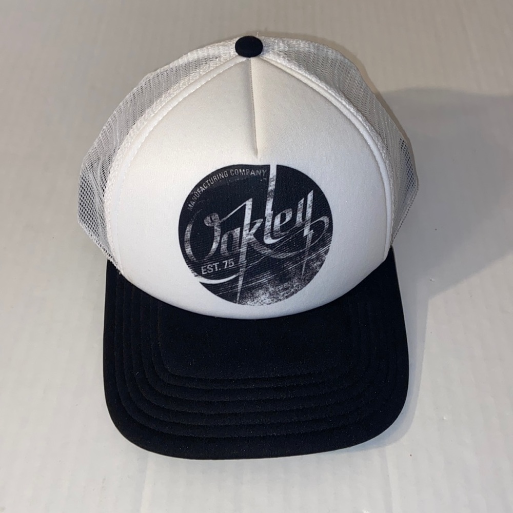 Oakley Snap Back Black And White Distressed Graphic Truckers Cap Hat